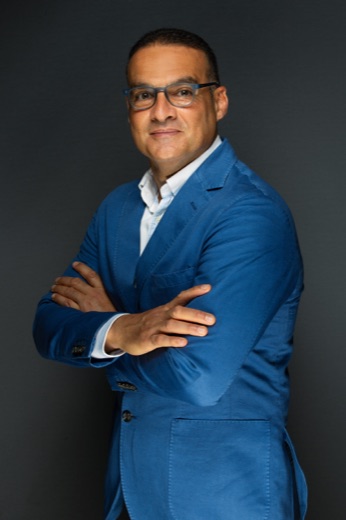 Ashraf Radwan parlant données pharma, opérations et visibilité terrain